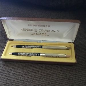 Chanel no.5 14 kit gold pens old but look new